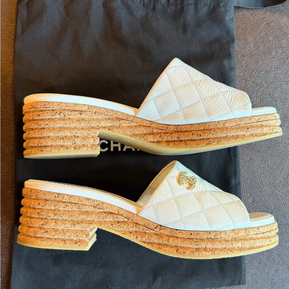 🤍Chanel🤍25C Patent Leather and Cork Heeled Sandals